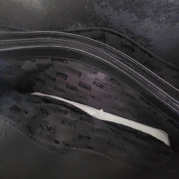 Michael Kors Jet Set Item Multifunction Black  patent Leather Pocket Tote Bag - Picture 2 of 14